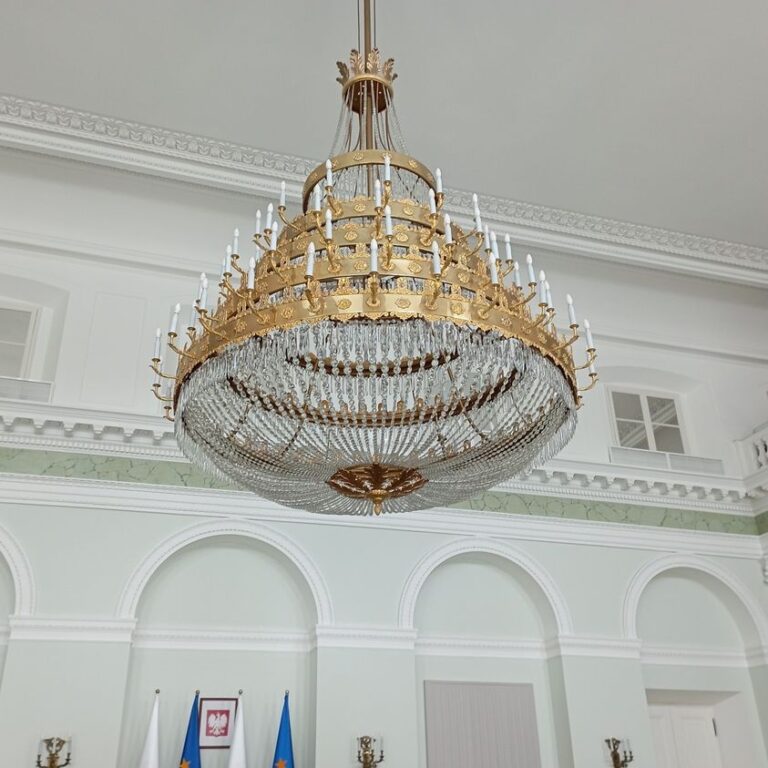 Żyrandol w Pałacu Prezydenckim