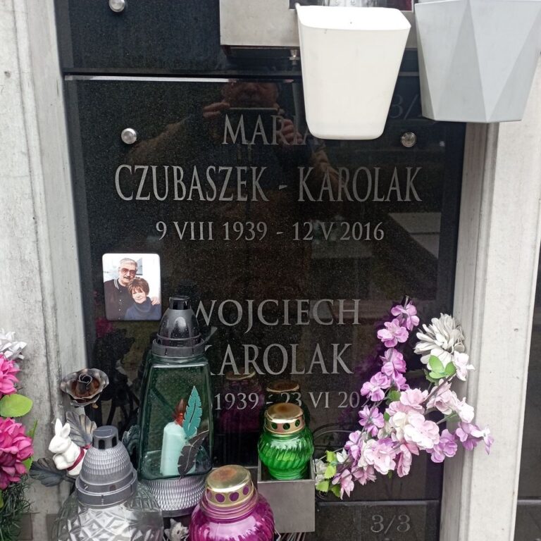 Grób Marii Czubaszek i Wojciecha Karolaka